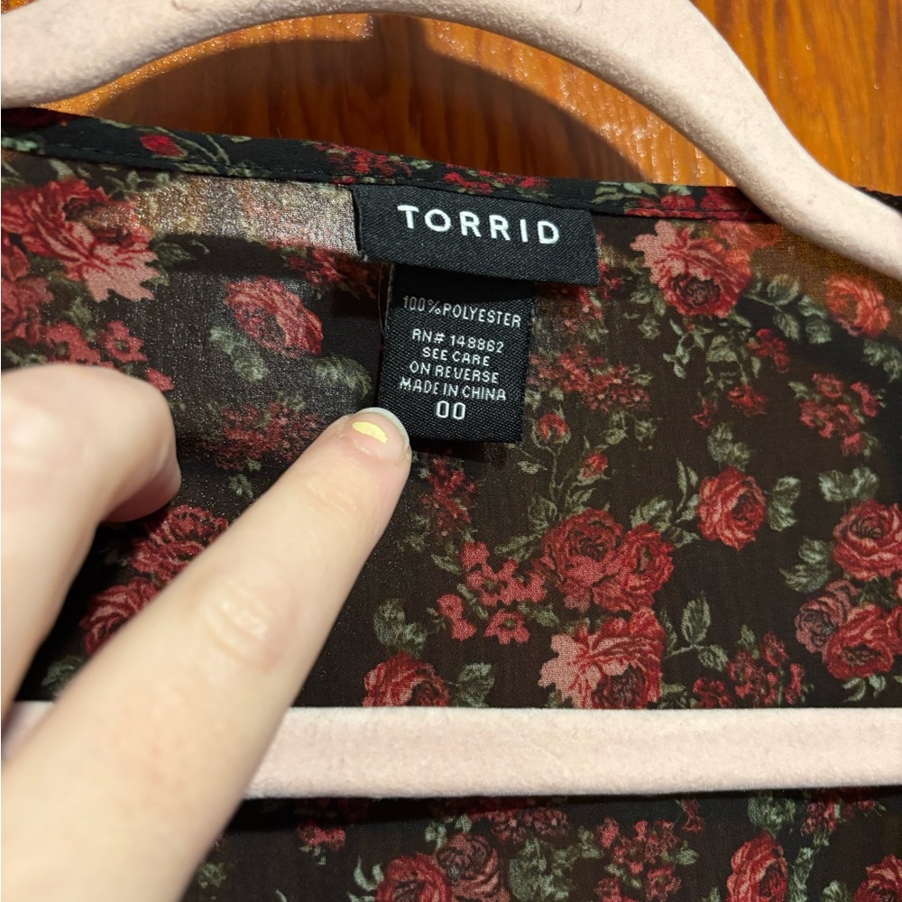 TORRID Black and Red Floral and Lace Babydoll Blouse Size 00 - Picture 3 of 6